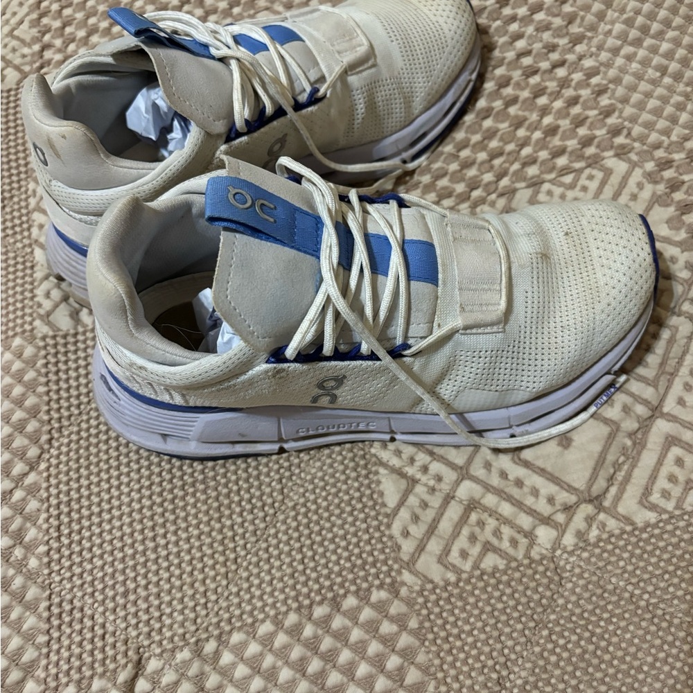 On Cloud Woman Shoes